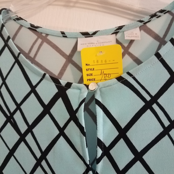 3/$20 New York & Company Stretch Dress - Picture 2 of 2